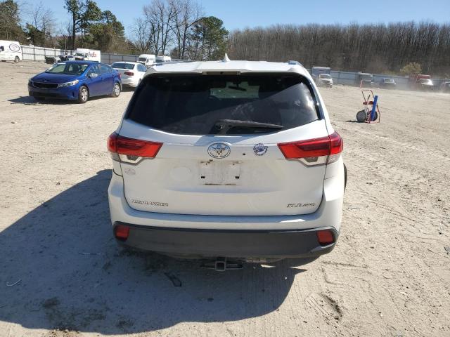 VIN 5TDJZRFH0KS721026 2019 Toyota Highlander, SE no.6