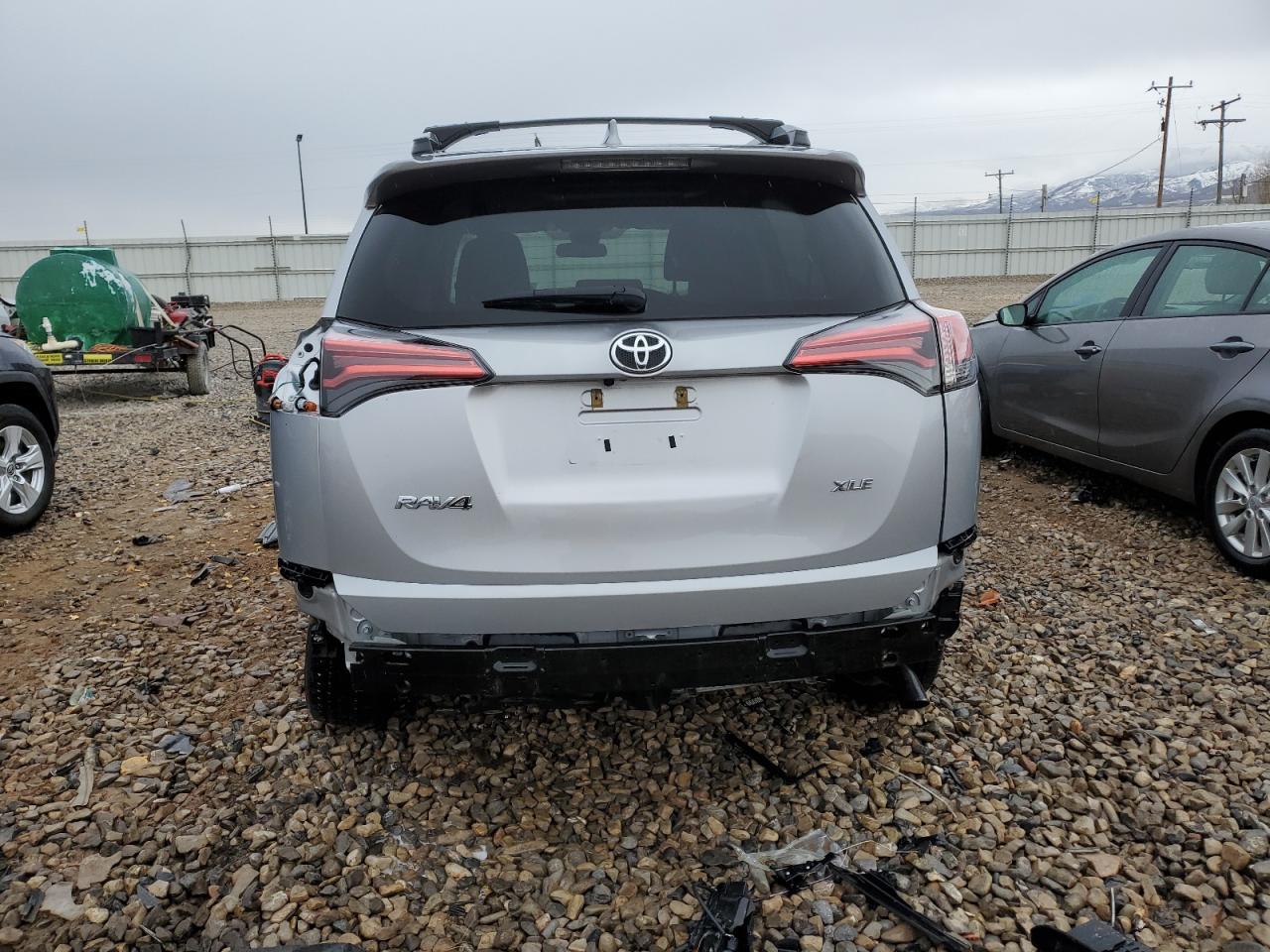 2017 Toyota Rav4 Xle vin: 2T3WFREV6HW401738