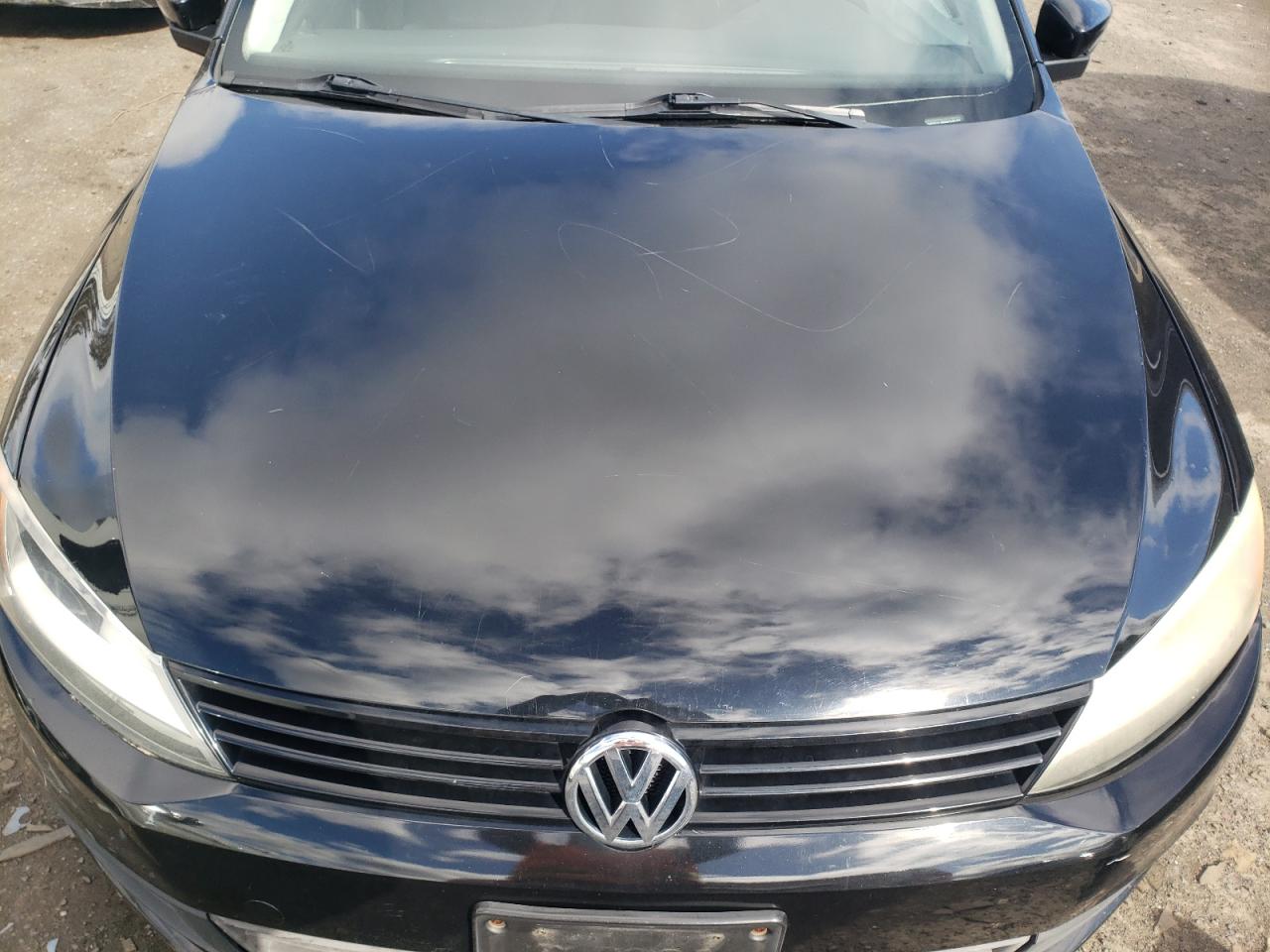 3VWDZ7AJ6BM348163 2011 Volkswagen Jetta Se