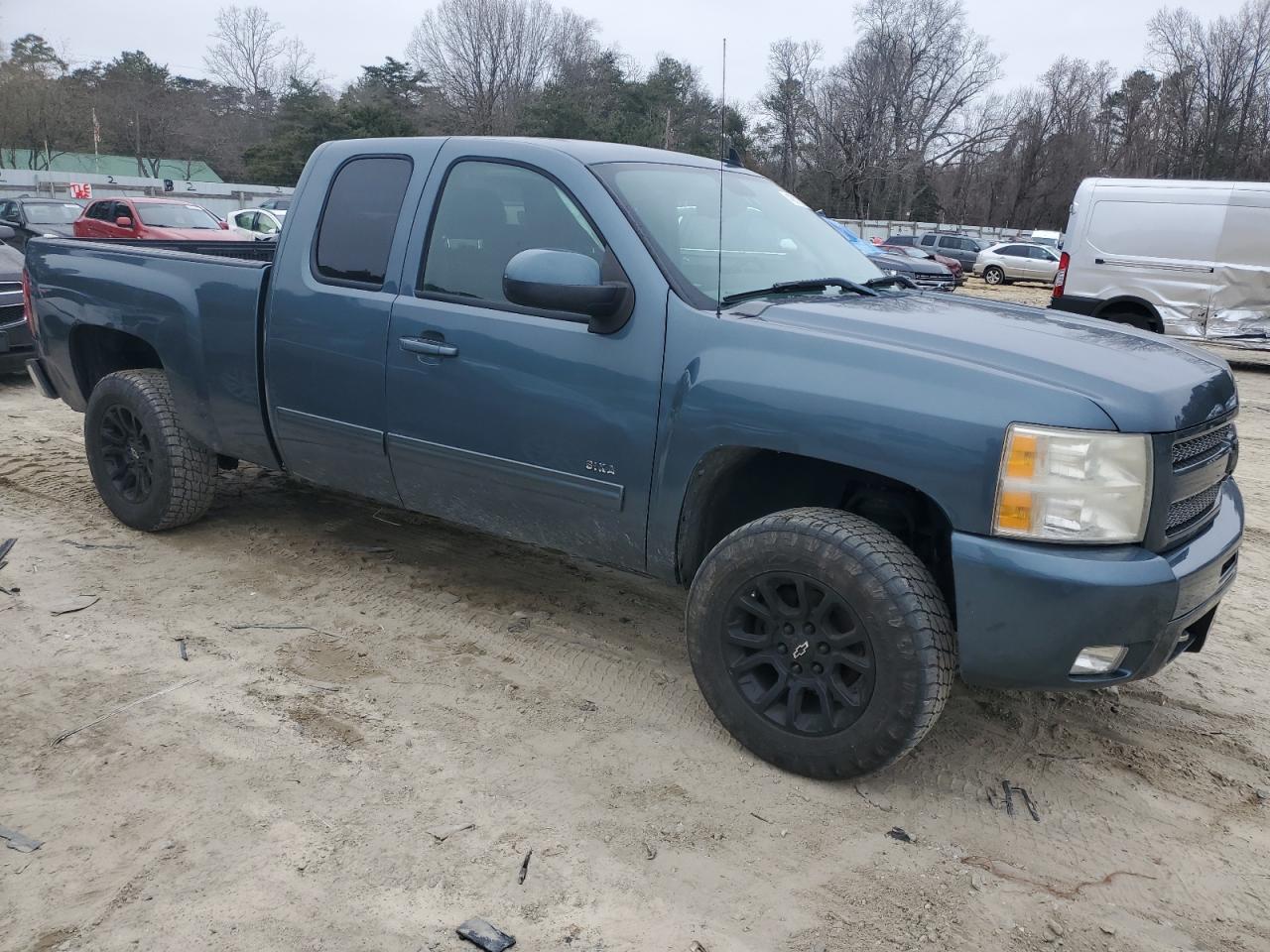 1GCRKSE34BZ105235 2011 Chevrolet Silverado K1500 Lt