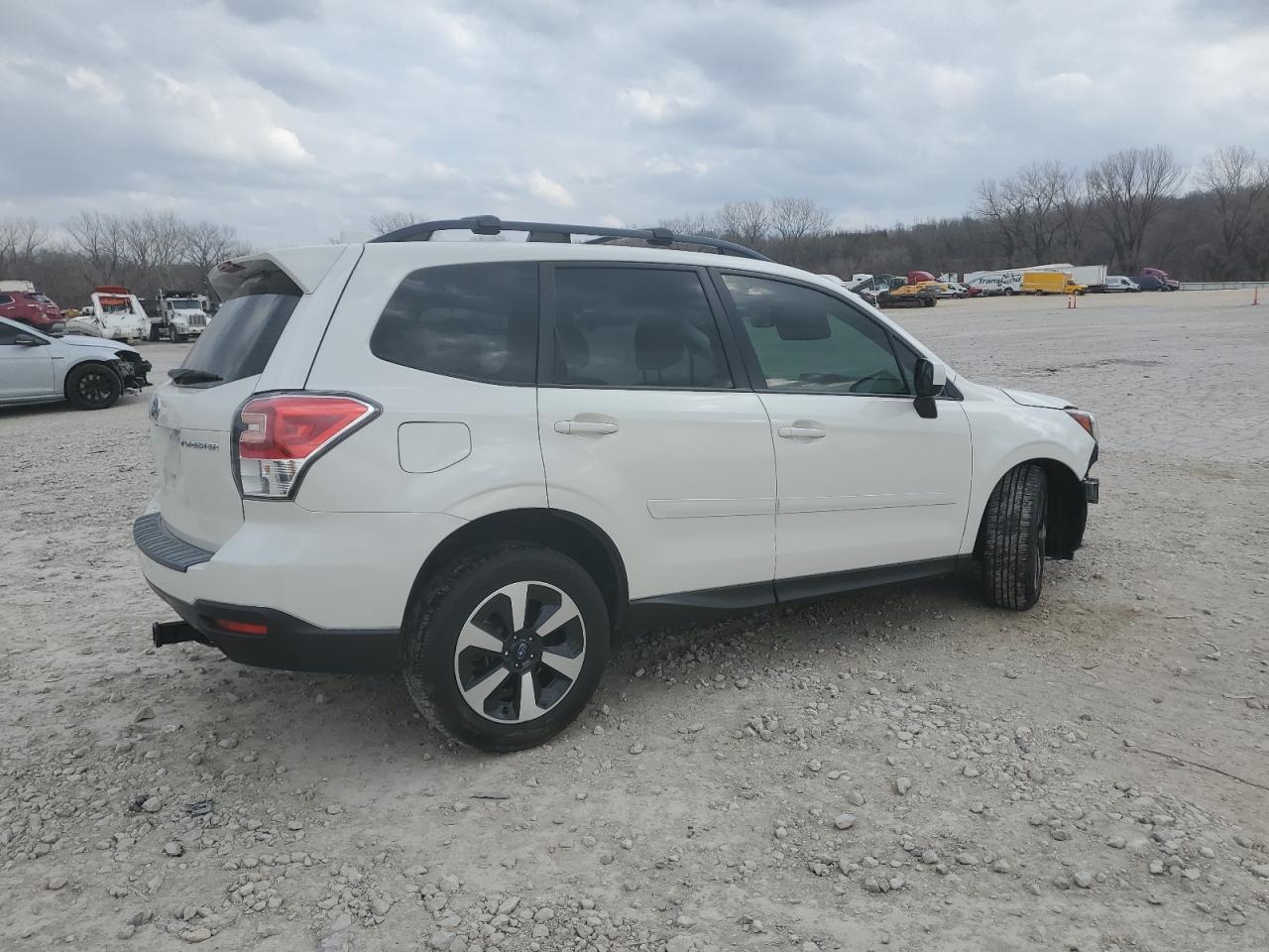 JF2SJAEC5JG488211 2018 Subaru Forester 2.5I Premium