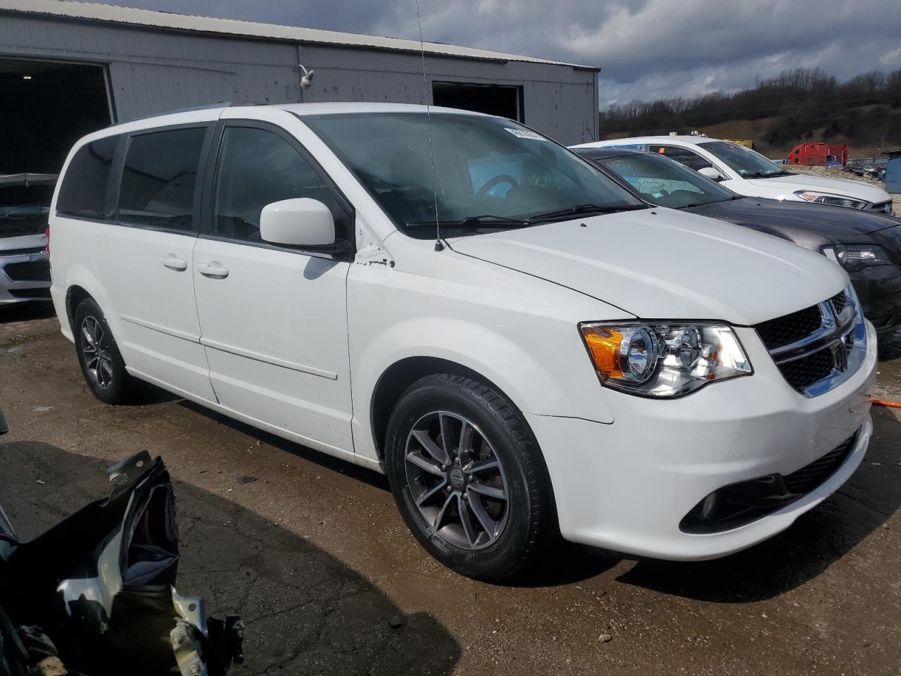 2C4RDGCG6HR596374 2017 Dodge Grand Caravan Sxt