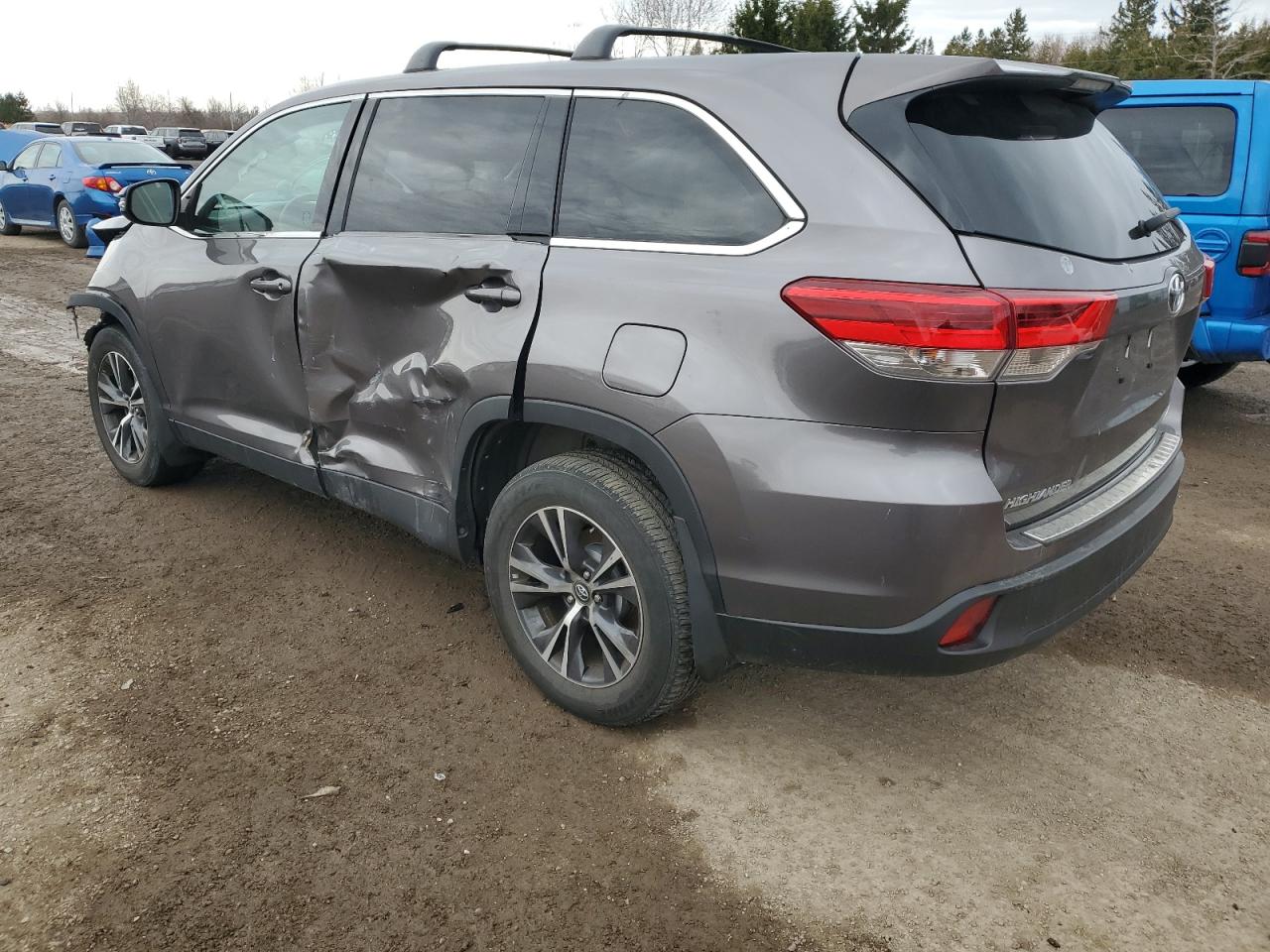 5TDBZRFH7KS993979 2019 Toyota Highlander Le