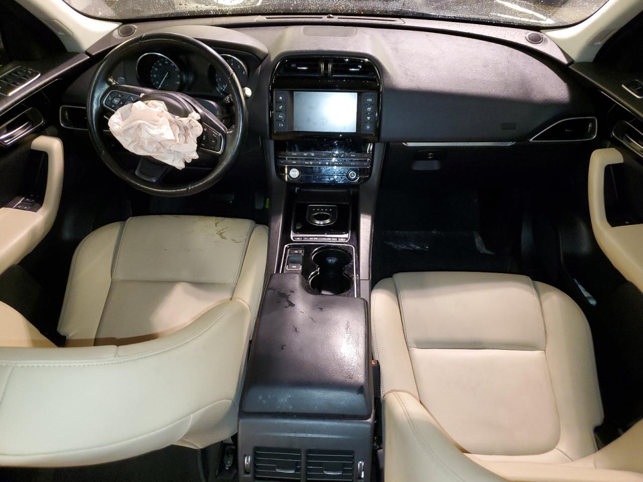 SADCJ2BV6HA884440 2017 Jaguar F-Pace Premium