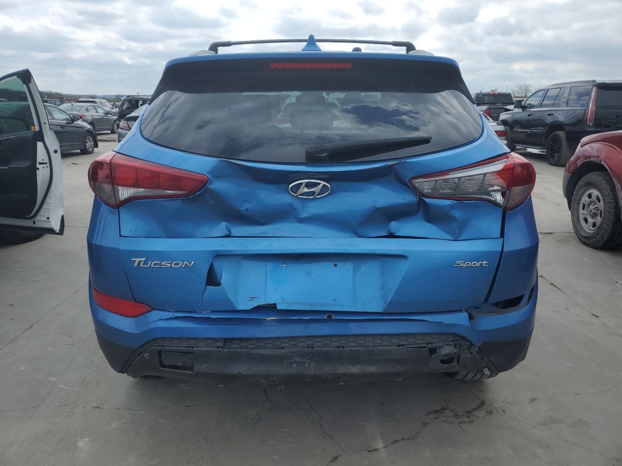 KM8J33AL0JU707840 2018 Hyundai Tucson Sport
