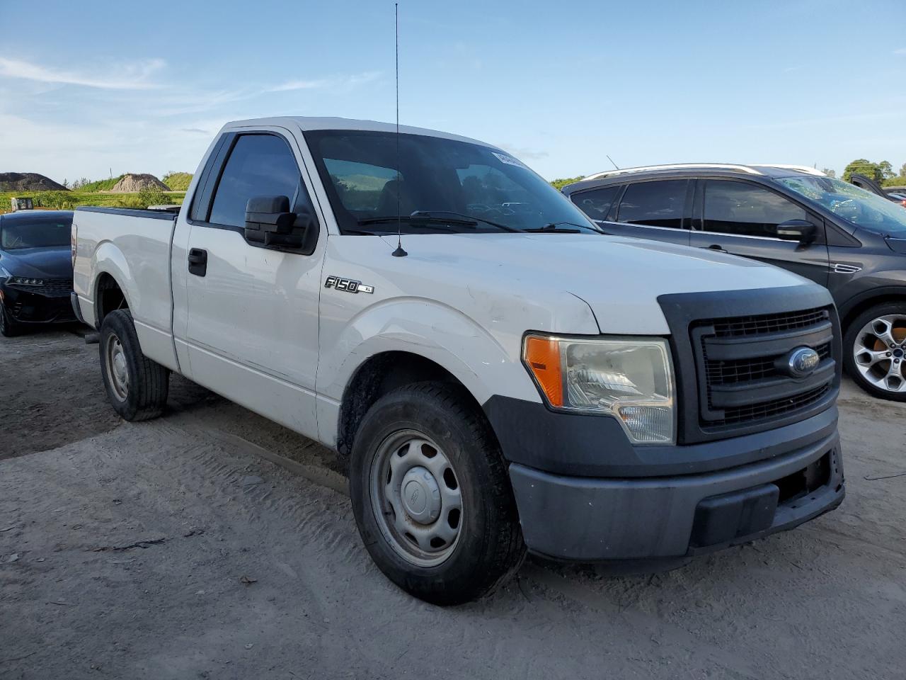 2013 Ford F150 vin: 1FTMF1CM0DFC13960