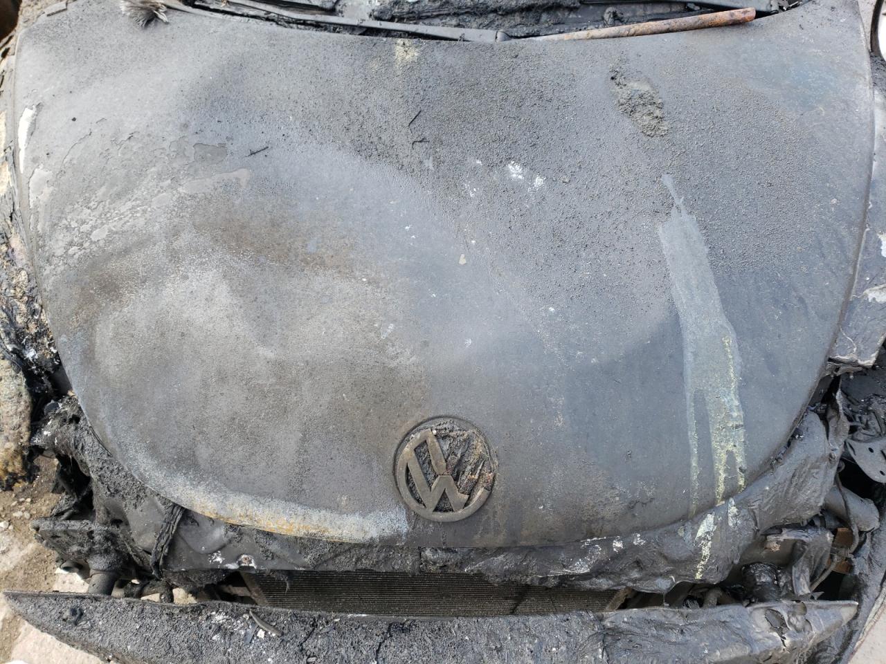 3VWFW31CX8M525947 2008 Volkswagen New Beetle Triple White