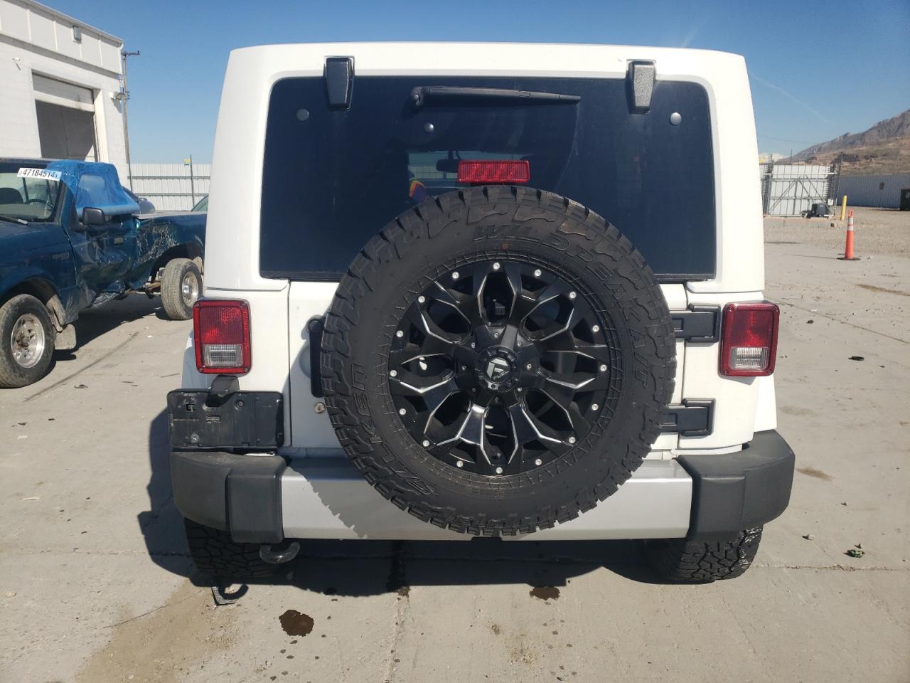 1C4BJWEG1DL561116 2013 Jeep Wrangler Unlimited Sahara