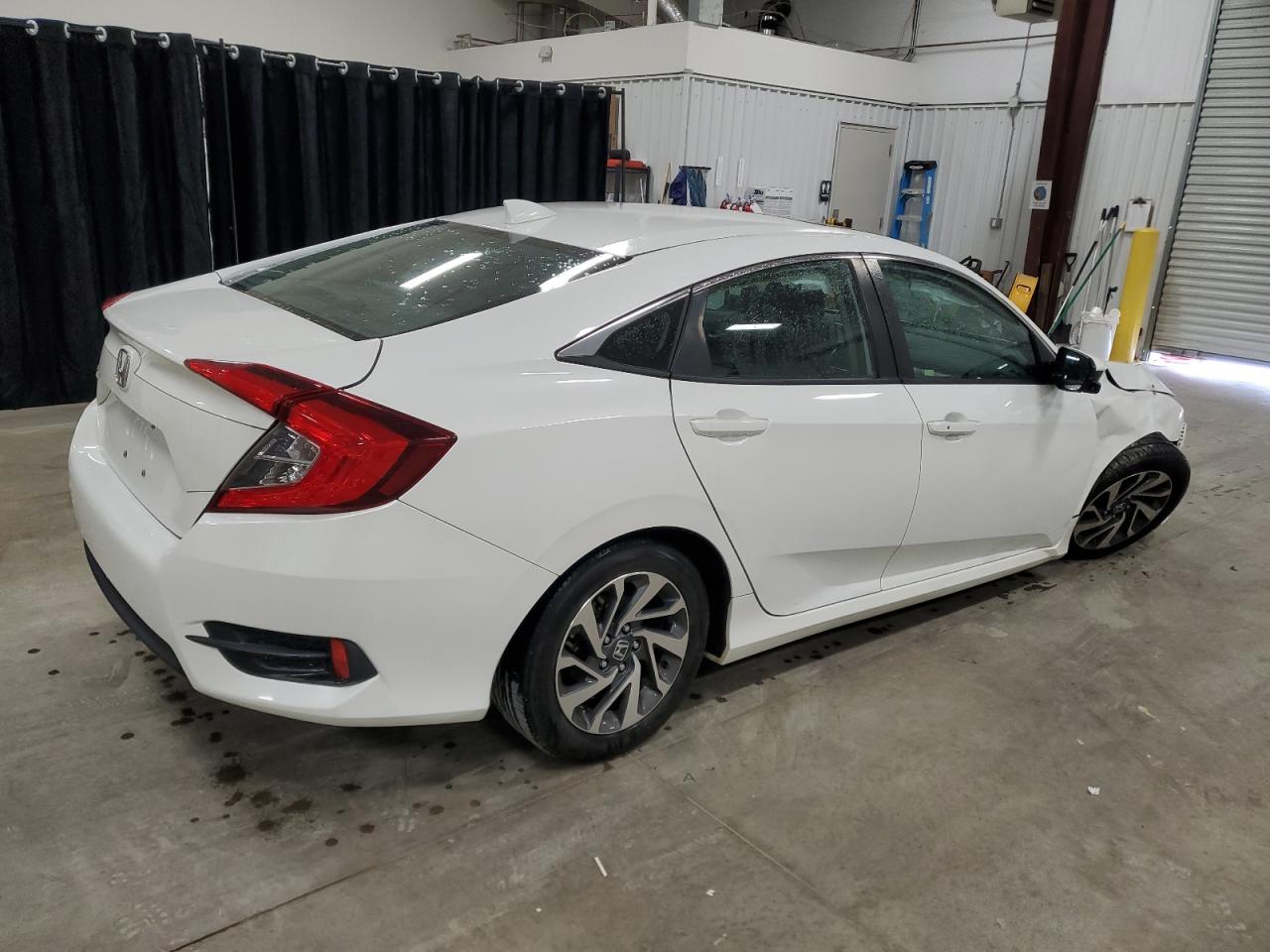 2HGFC2F79JH520844 2018 Honda Civic Ex