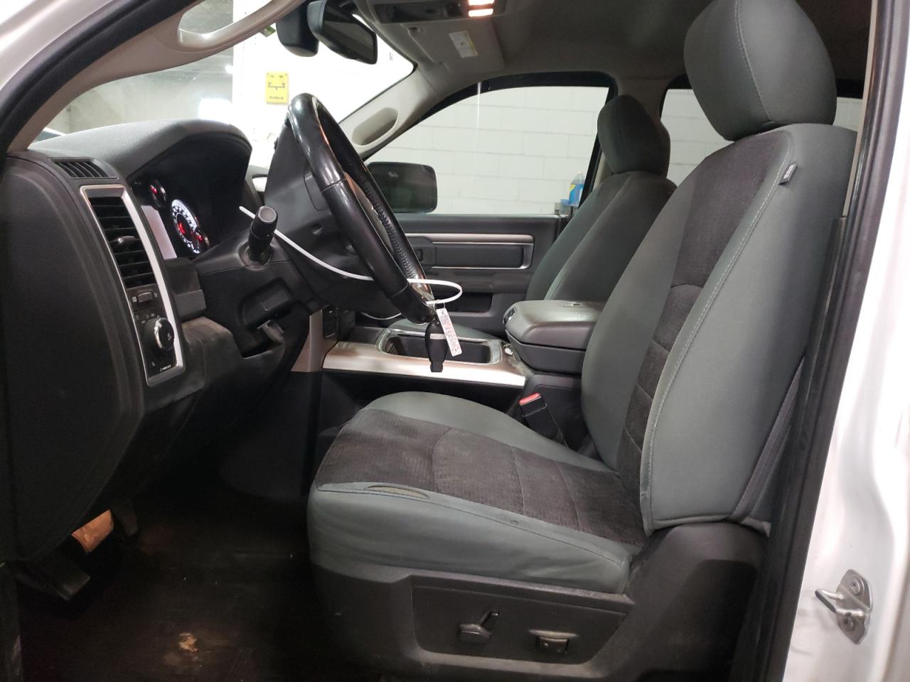 1C6RR7LG2GS363517 2016 Ram 1500 Slt