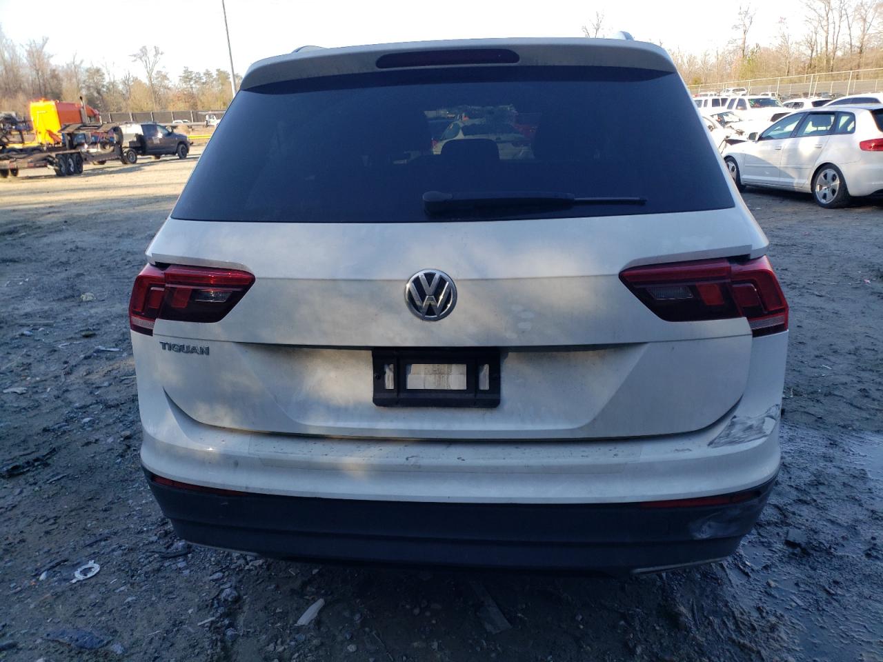 3VV1B7AX6KM163126 2019 Volkswagen Tiguan S