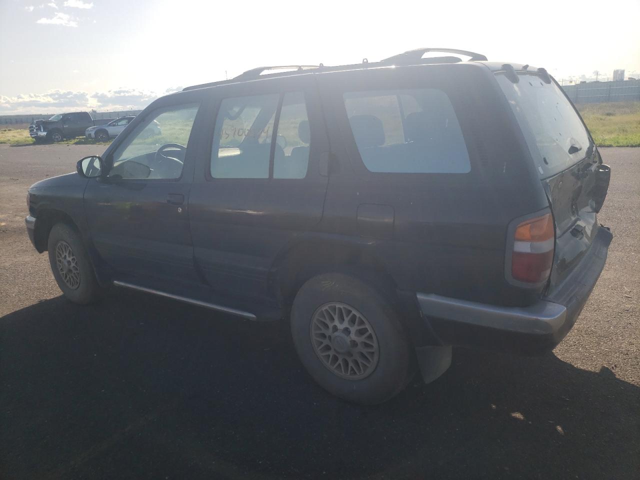 JN8AR05S9WW213348 1998 Nissan Pathfinder Xe