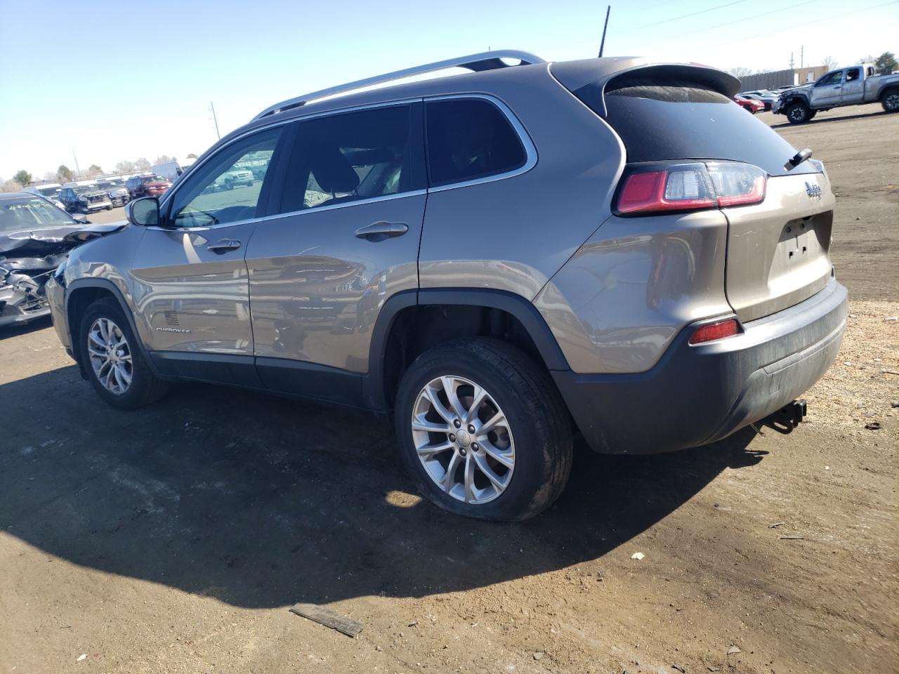 1C4PJLCB0KD348435 2019 Jeep Cherokee Latitude