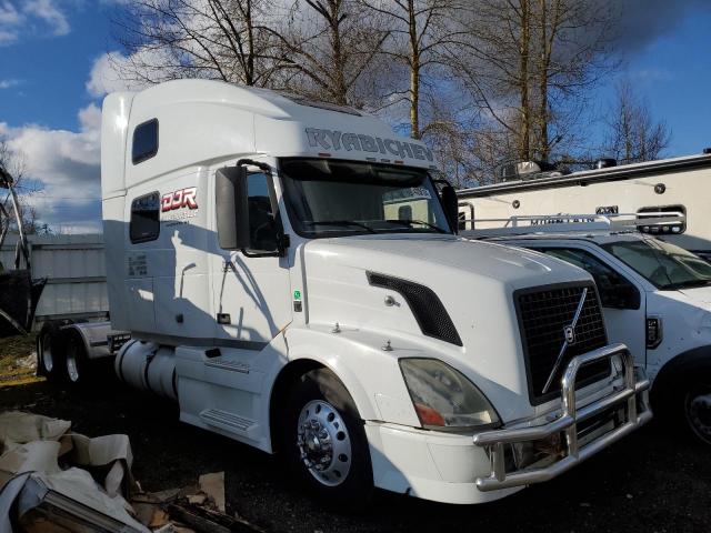 Lot #2429380481 2013 VOLVO VN VNL salvage car