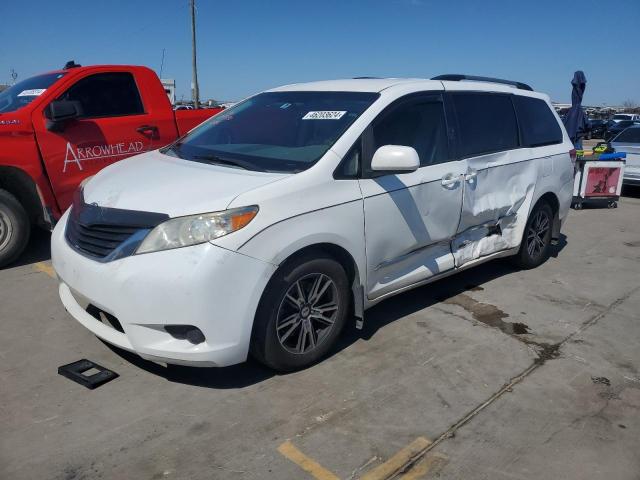 Lot #2510403389 2014 TOYOTA SIENNA LE salvage car