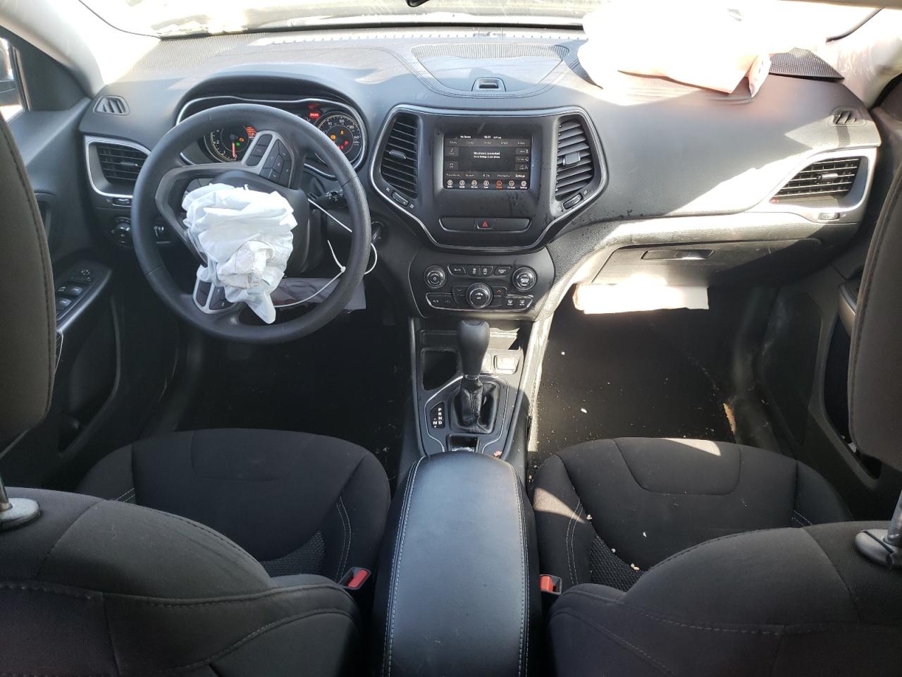 1C4PJLCB0KD348435 2019 Jeep Cherokee Latitude