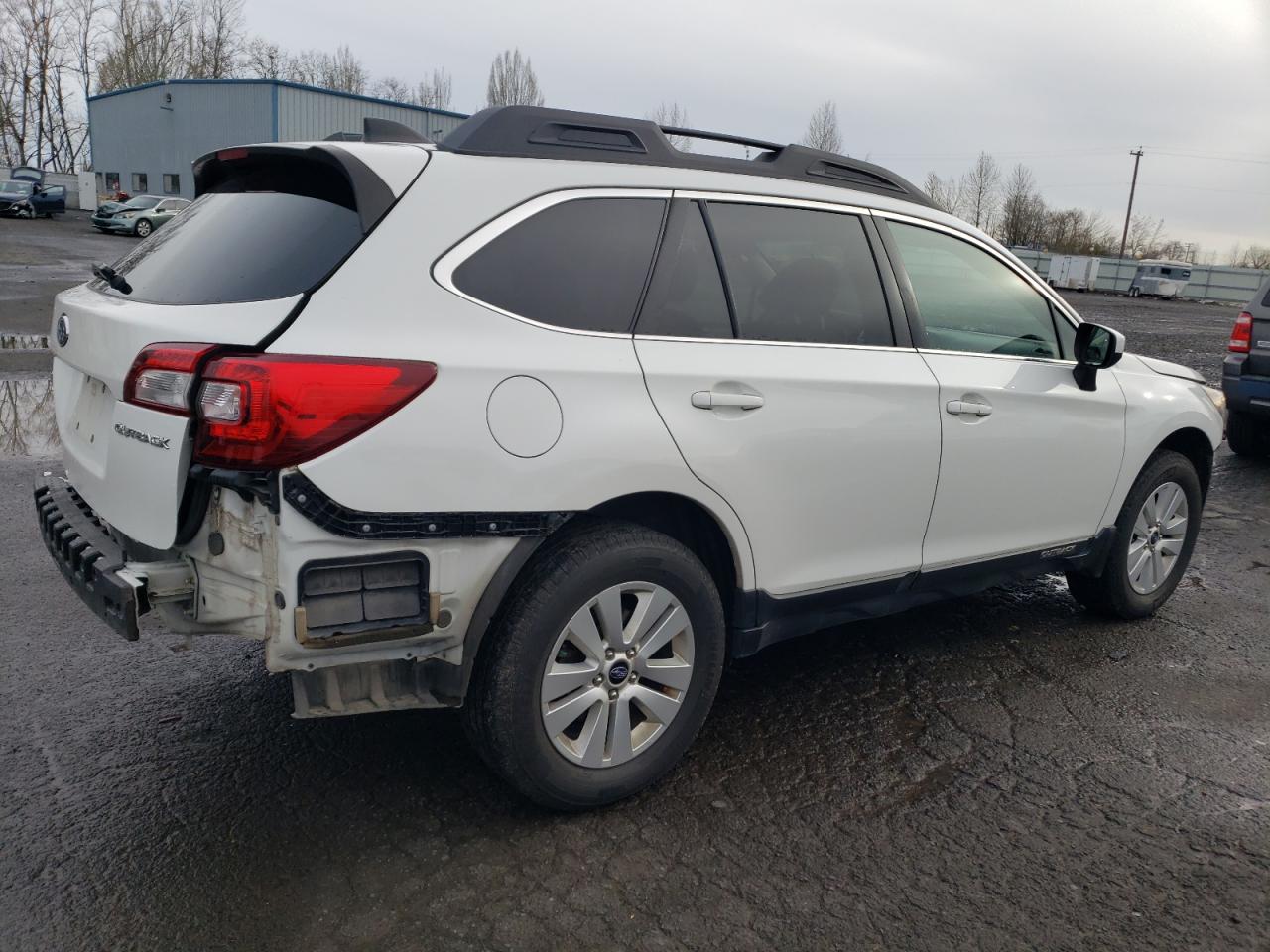 4S4BSACC5J3207333 2018 Subaru Outback 2.5I Premium