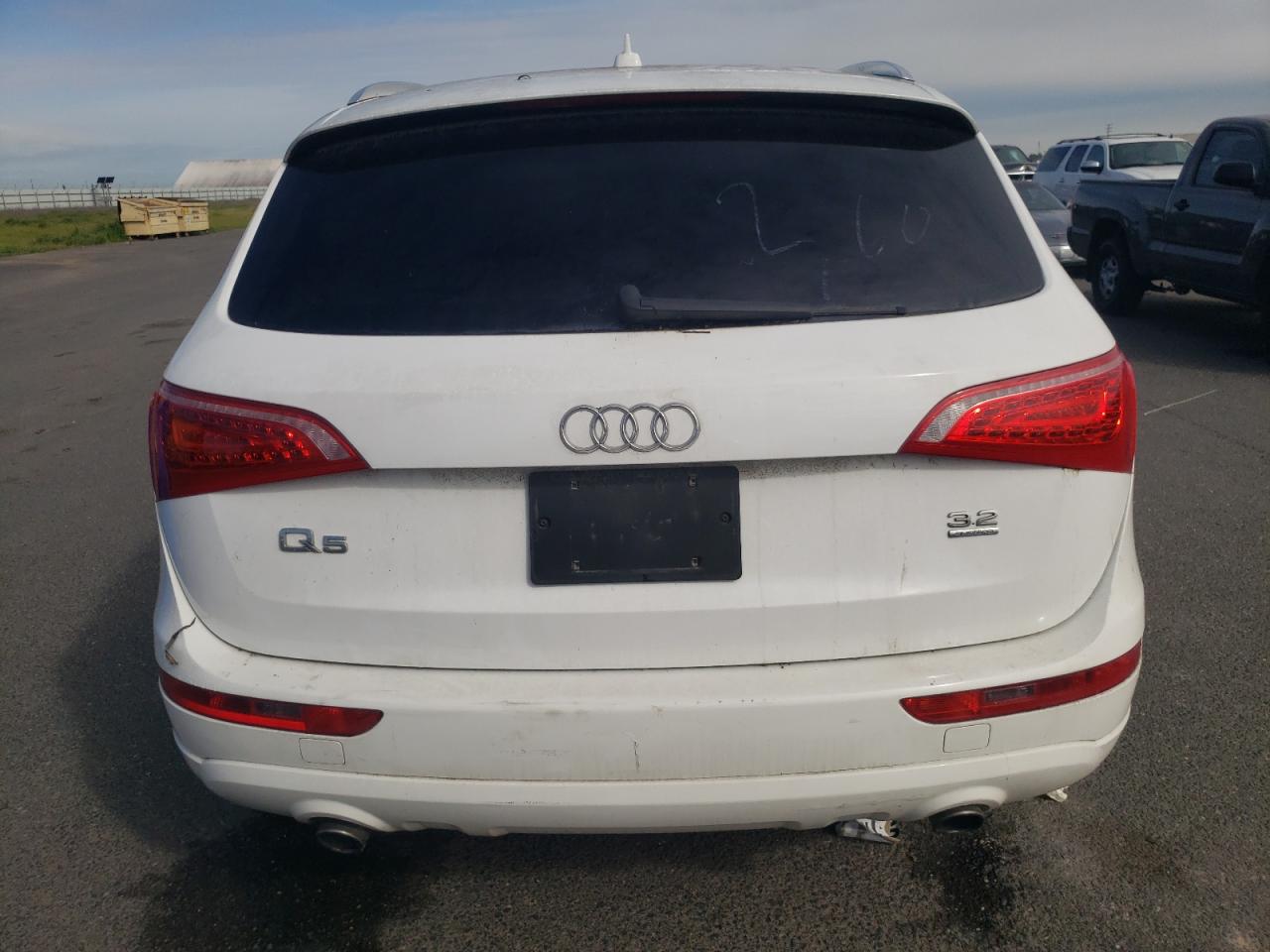 WA1CKAFP8AA016924 2010 Audi Q5 Premium