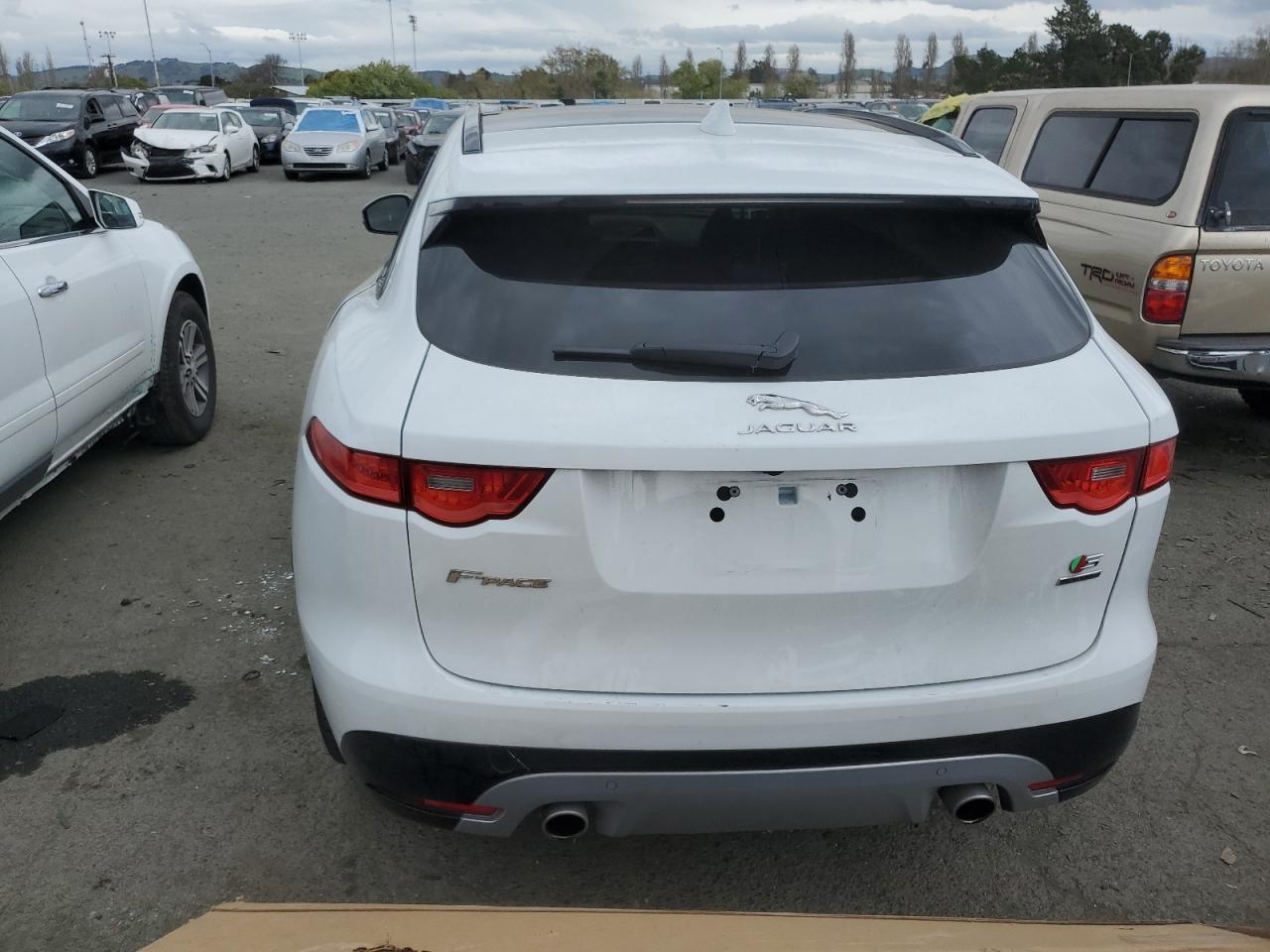 SADCM2FV5JA286086 2018 Jaguar F-Pace S