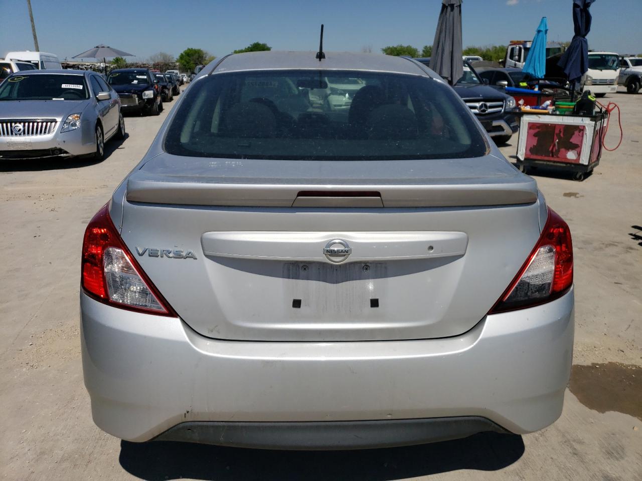 3N1CN7AP6JL820299 2018 Nissan Versa S