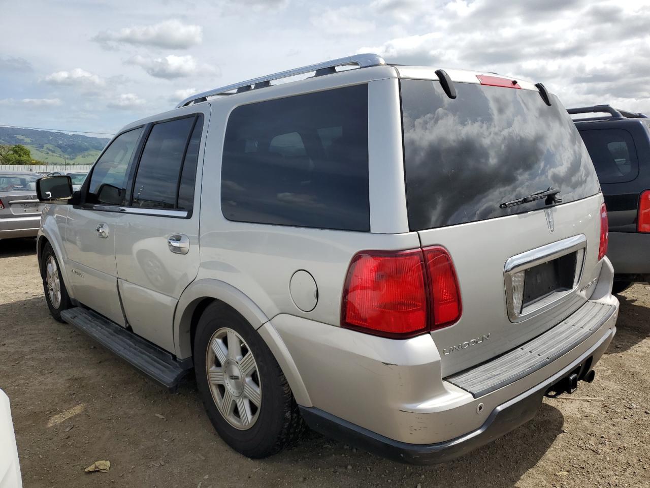 5LMFU275X5LJ24562 2005 Lincoln Navigator