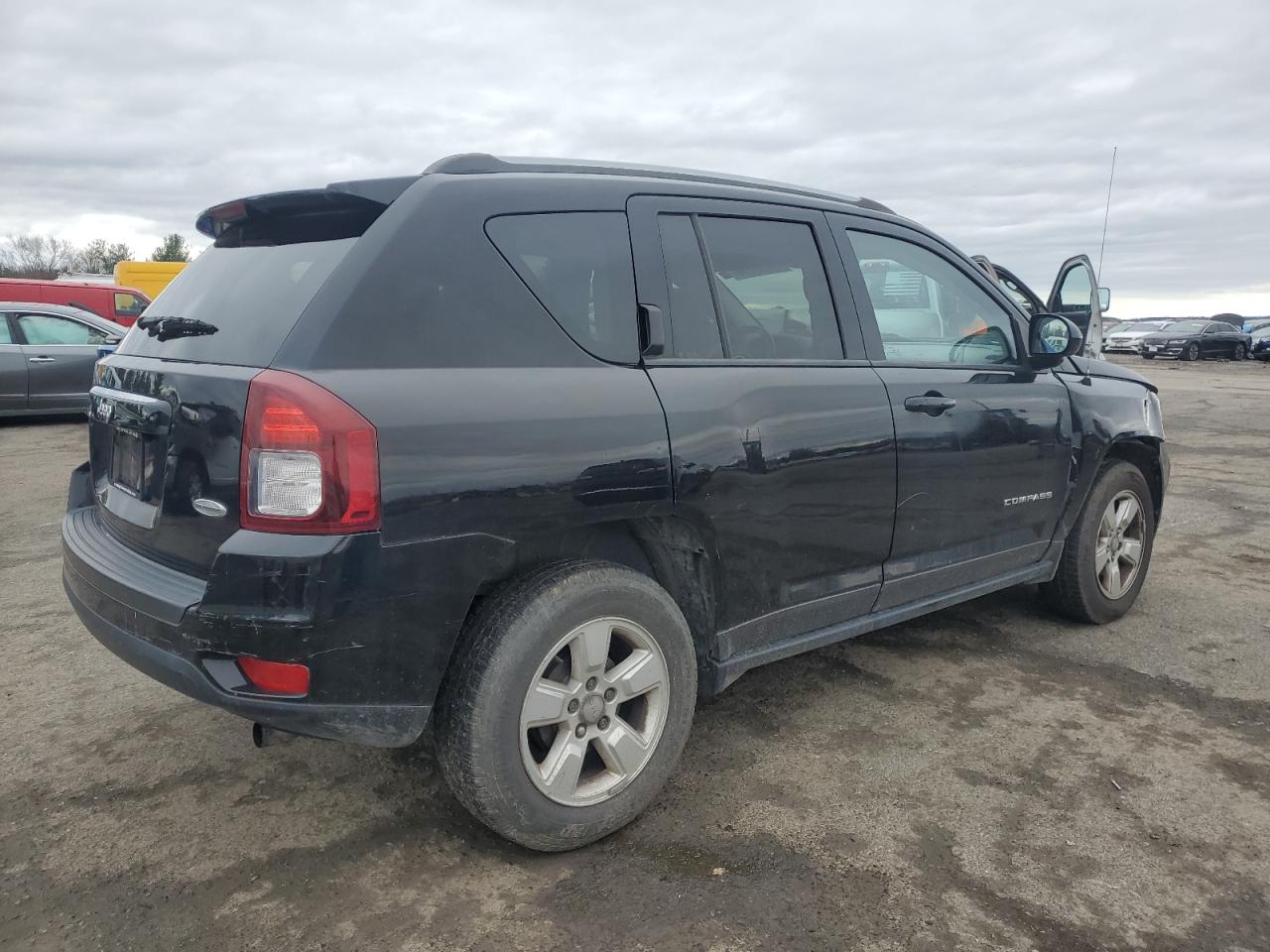 1C4NJCEA3GD769665 2016 Jeep Compass Latitude