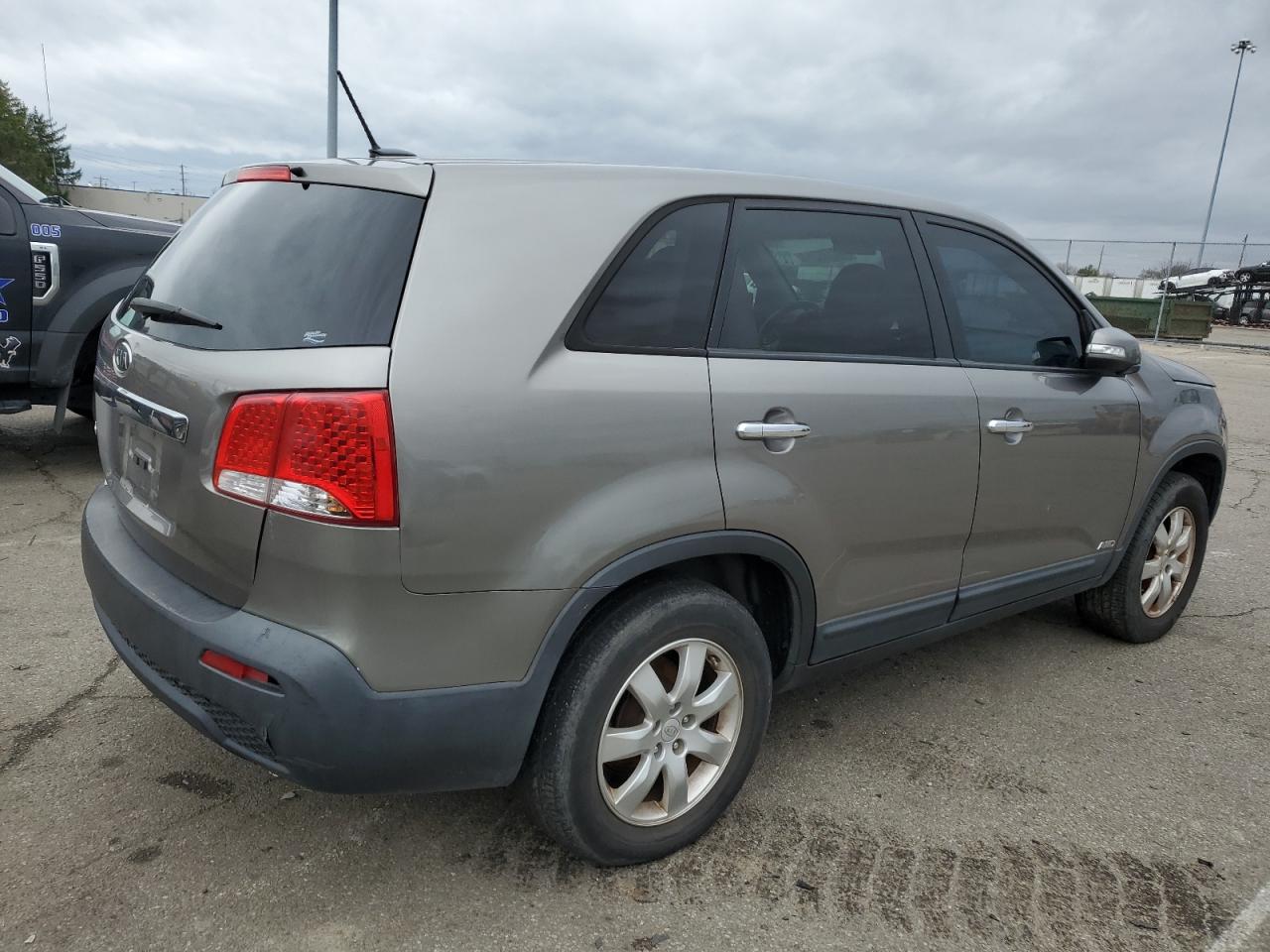 2012 Kia Sorento Base vin: 5XYKTCA6XCG205165