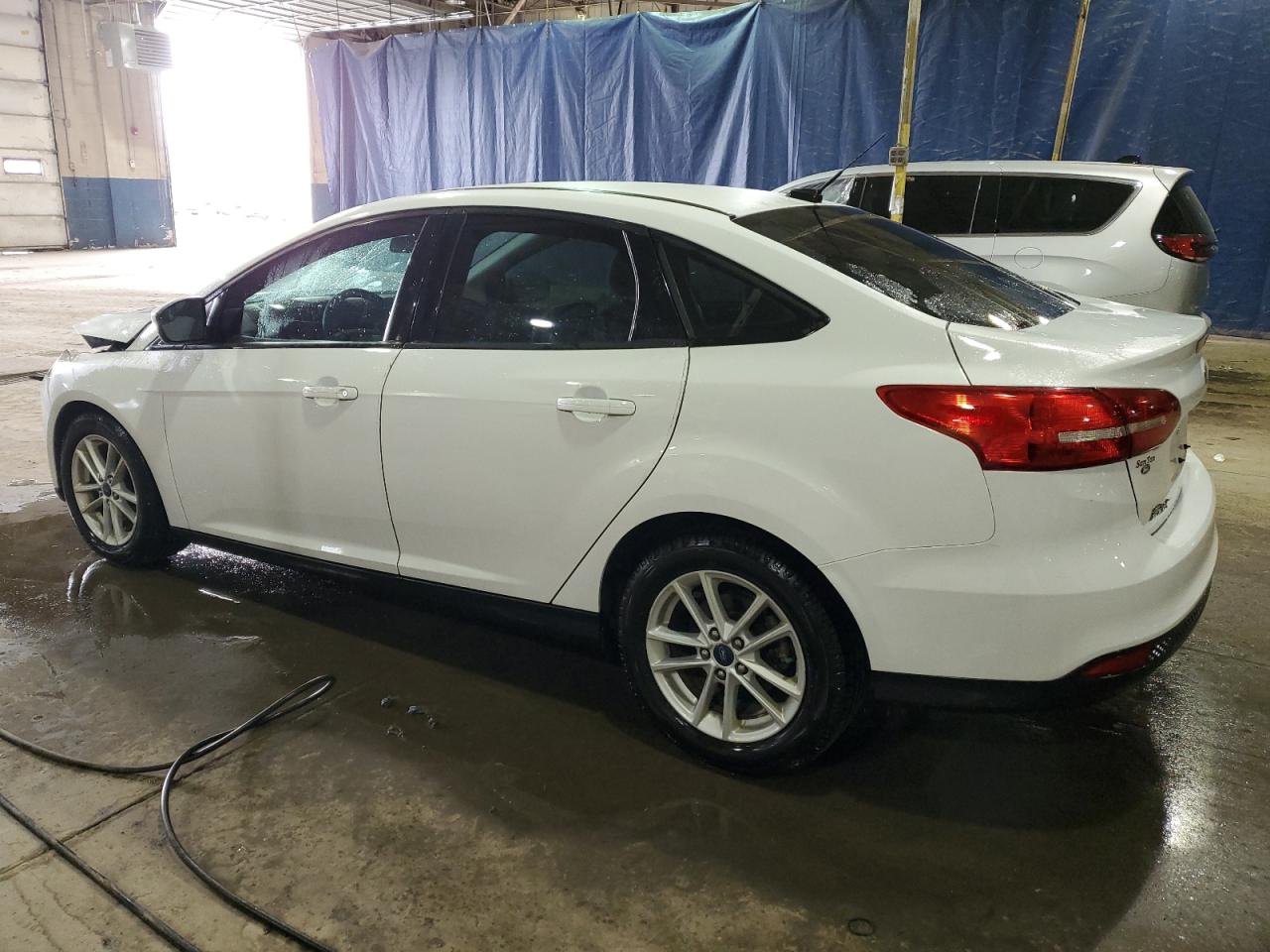 2018 Ford Focus Se vin: 1FADP3FE5JL260871