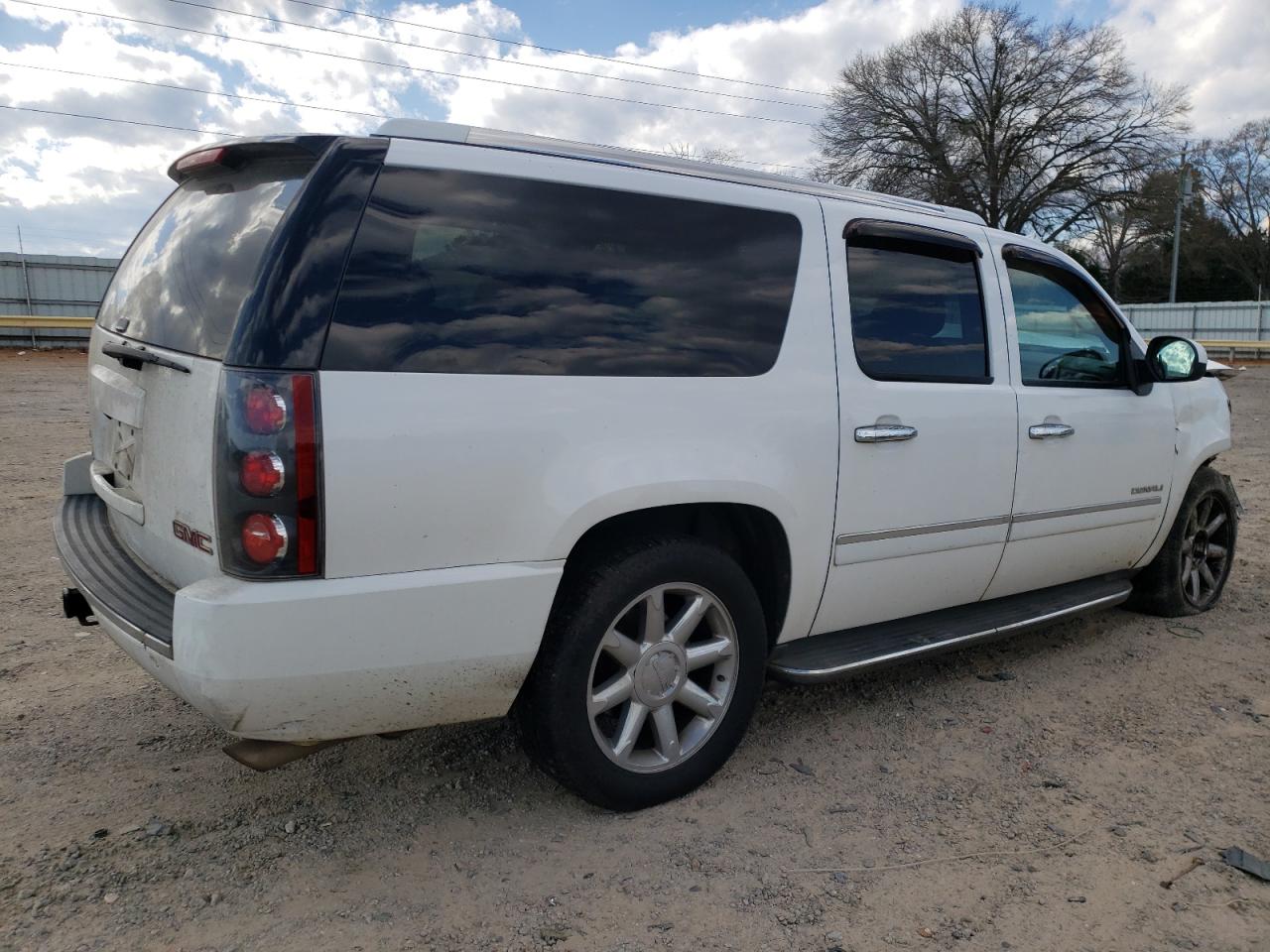 1GKS2MEF2BR328014 2011 GMC Yukon Xl Denali