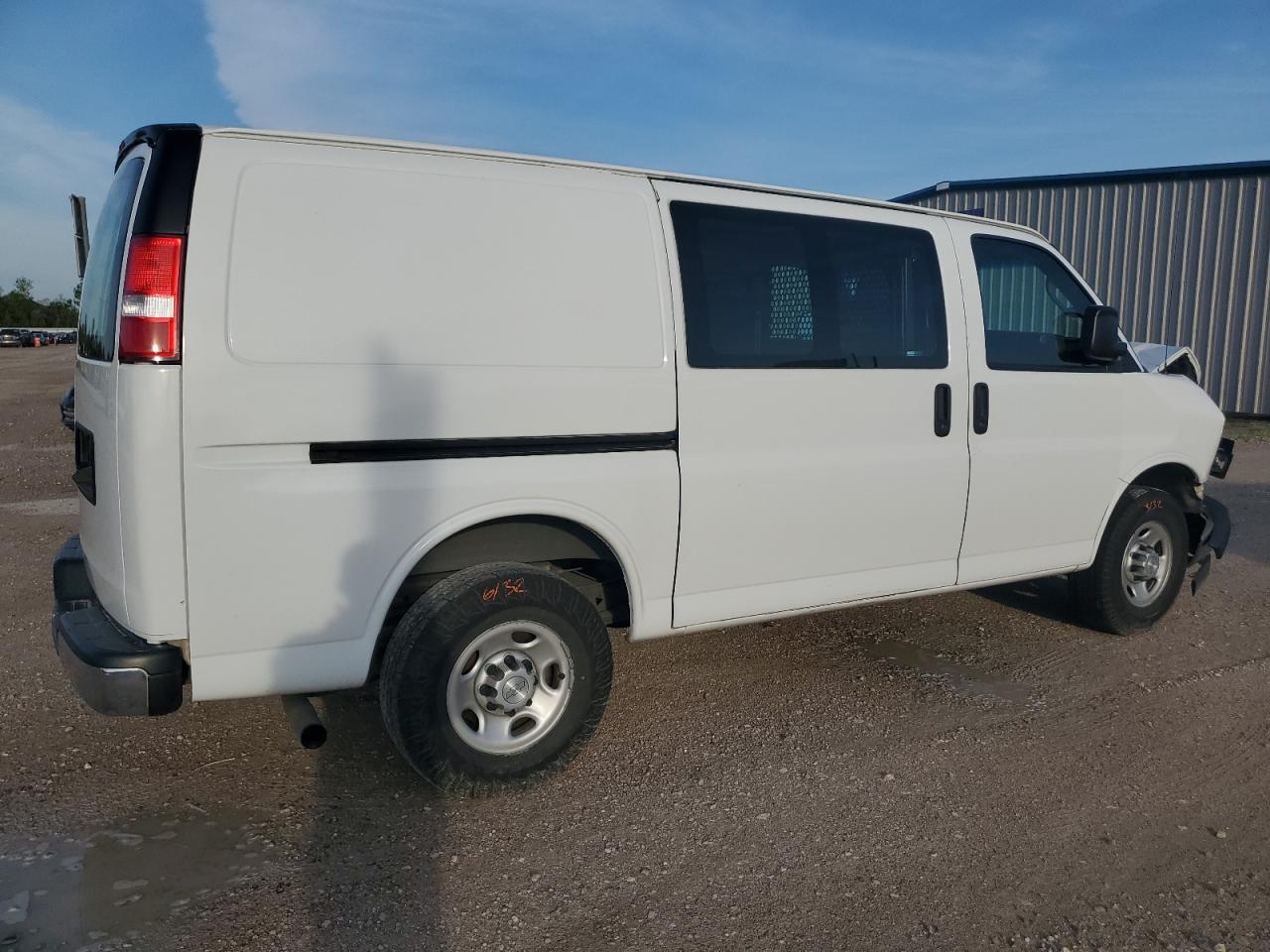 1GCWGAFG5J1910559 2018 Chevrolet Express G2500