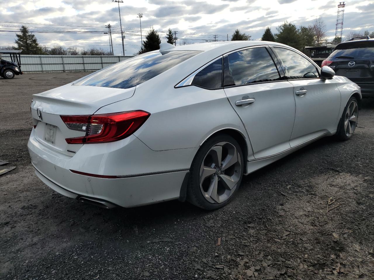 1HGCV1F98JA070899 2018 Honda Accord Touring