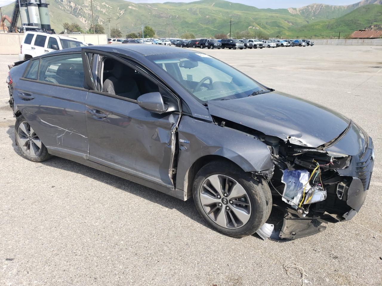 2019 Hyundai Ioniq vin: KMHC65LD4KU168951