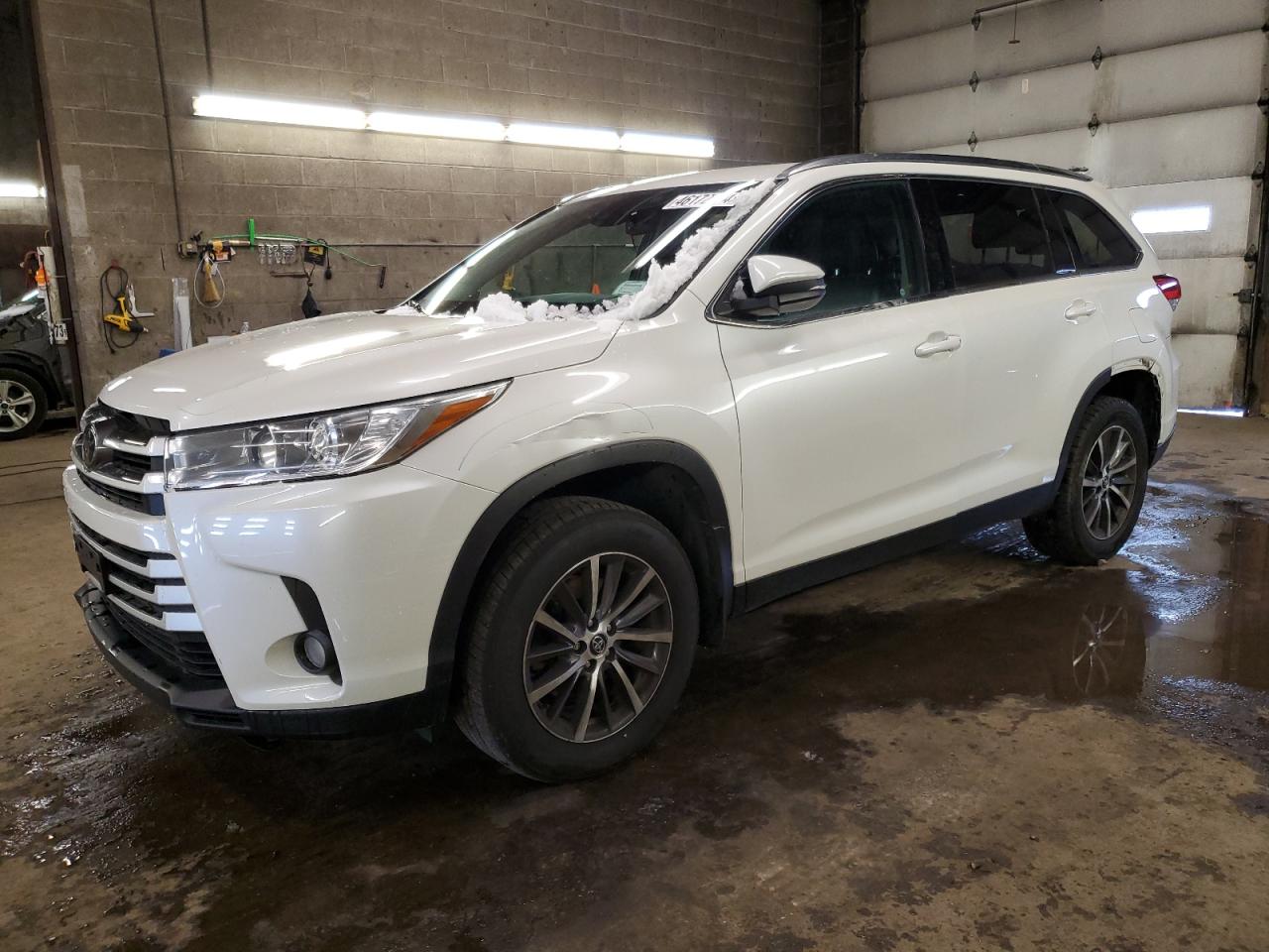 5TDJZRFH3KS599729 2019 Toyota Highlander Se