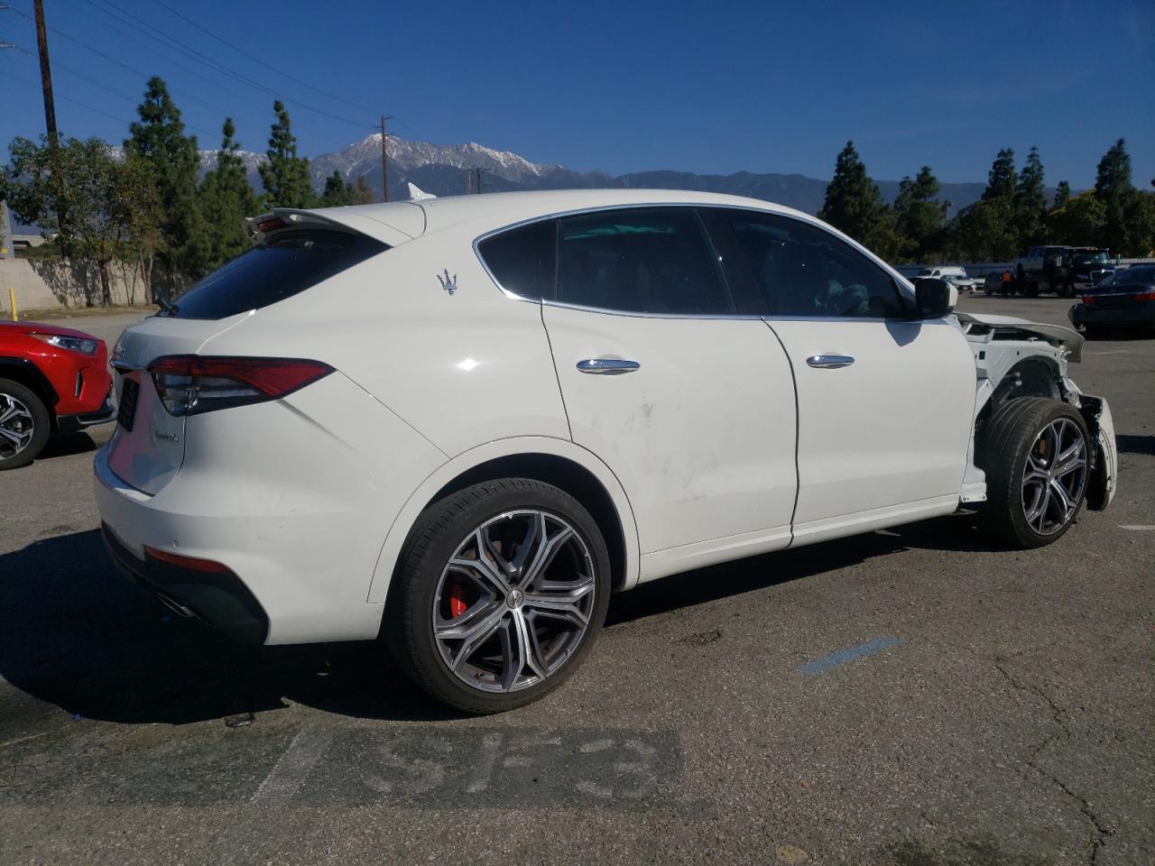 2022 Maserati Levante Base vin: ZN661XUA4NX384669