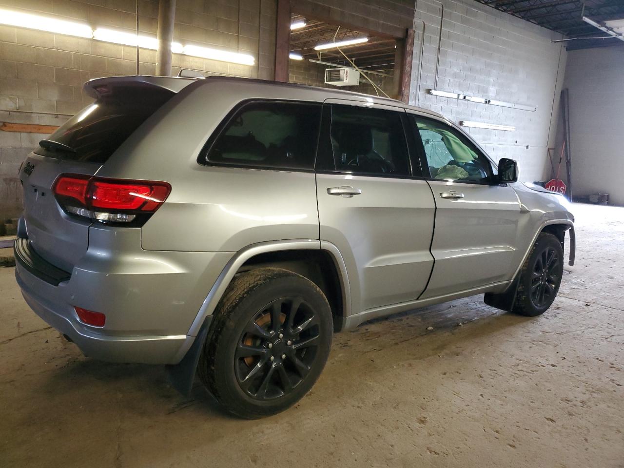 2018 Jeep Grand Cherokee Laredo vin: 1C4RJFAG7JC501132