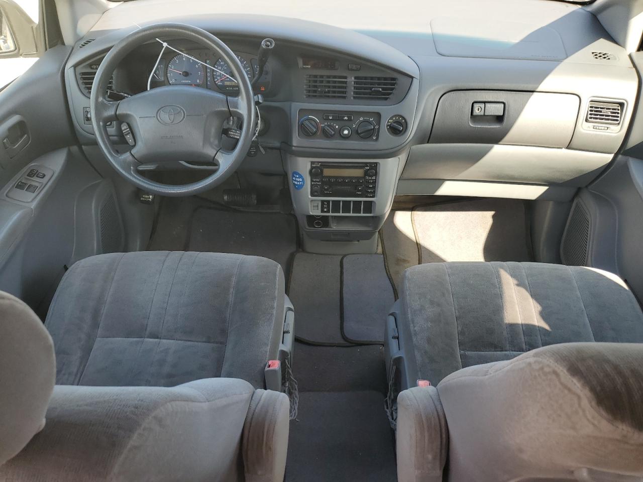 4t3zf13c12u475835 4T3ZF13C12U475835 2002 Toyota Sienna Le