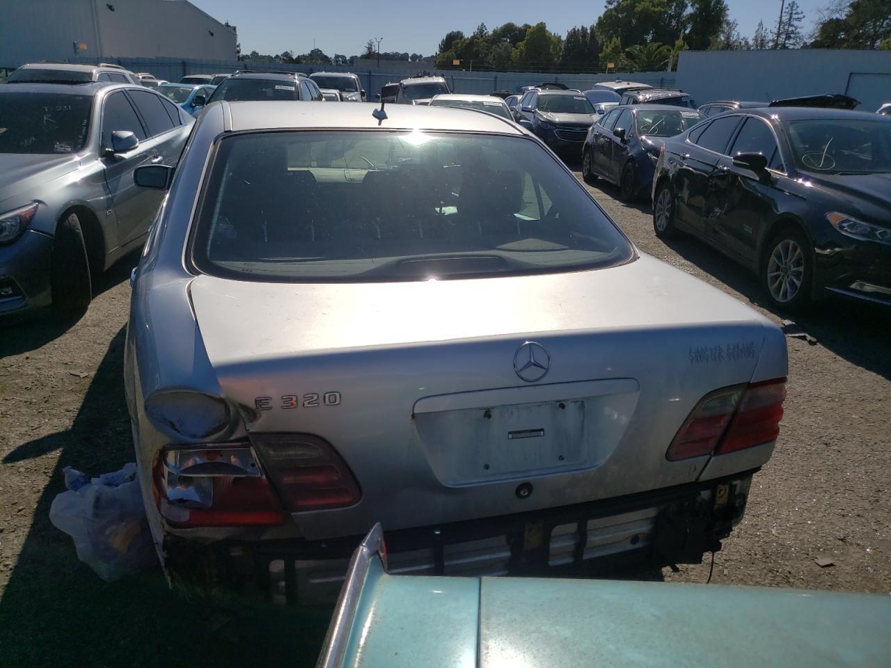 WDBJF65J61B333881 2001 Mercedes-Benz E 320