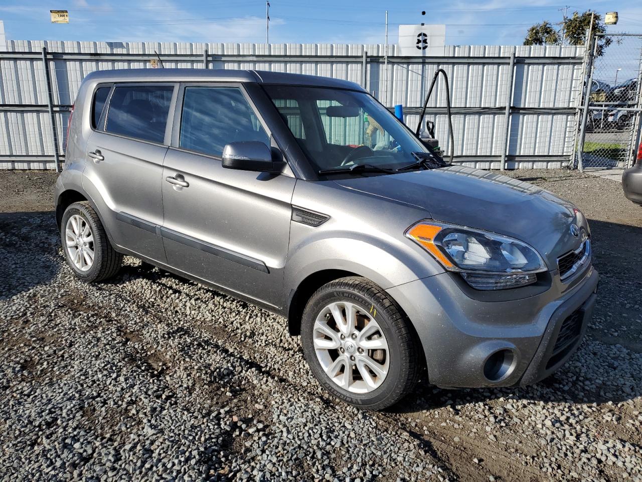 2013 Kia Soul + vin: KNDJT2A69D7615167