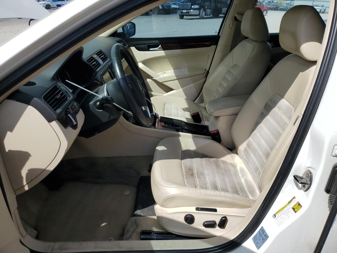 1VWCN7A32DC053767 2013 Volkswagen Passat Sel
