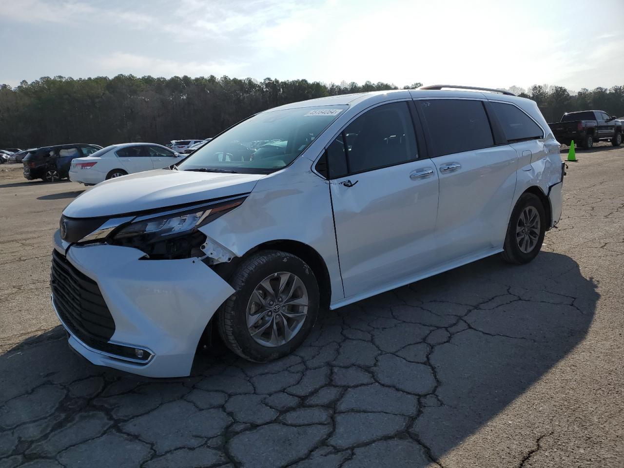 Lot #2376568617 2023 TOYOTA SIENNA XLE