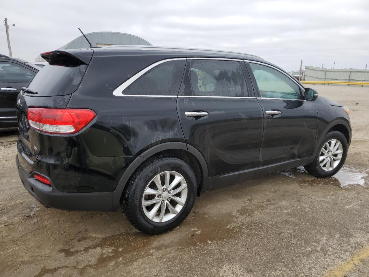 5XYPG4A33HG256147 2017 Kia Sorento Lx