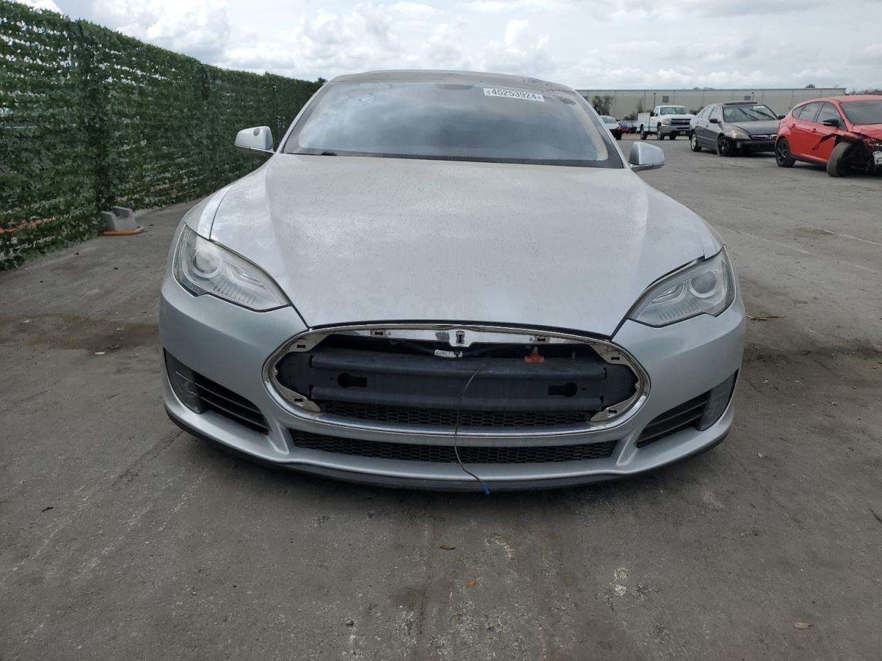 2013 Tesla Model S vin: 5YJSA1AC3DFP10957