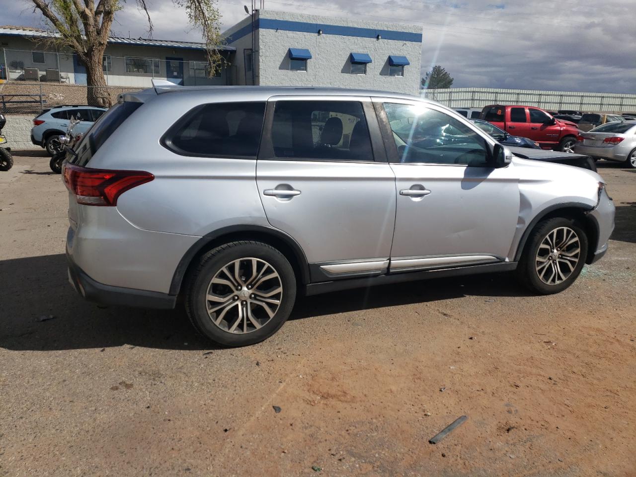 JA4AD3A34HZ027917 2017 Mitsubishi Outlander Se