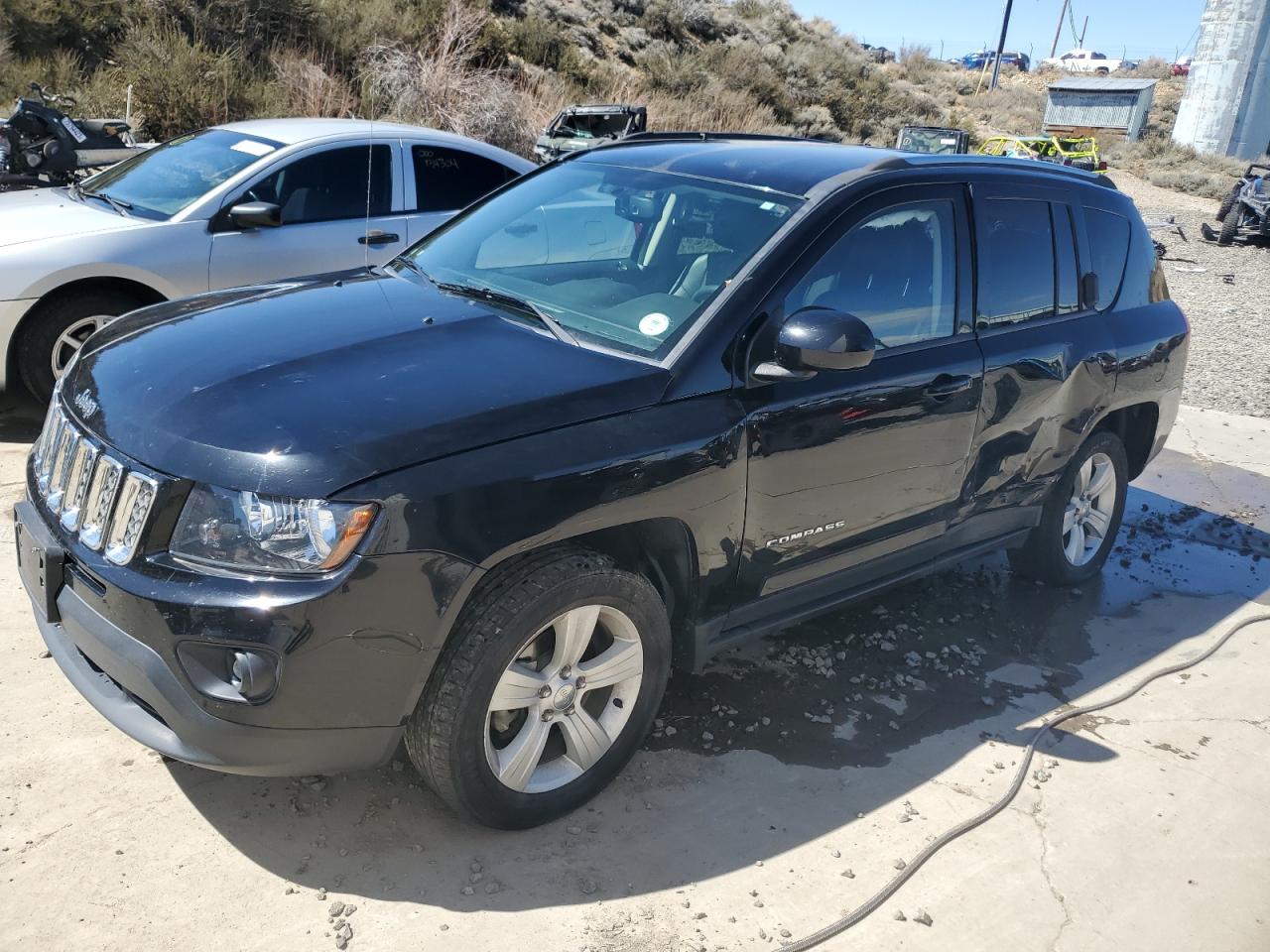 2014 Jeep Compass Latitude vin: 1C4NJDEB0ED828893