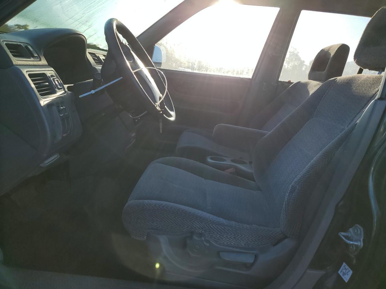 JHLRD2845WC018745 1998 Honda Cr-V Lx