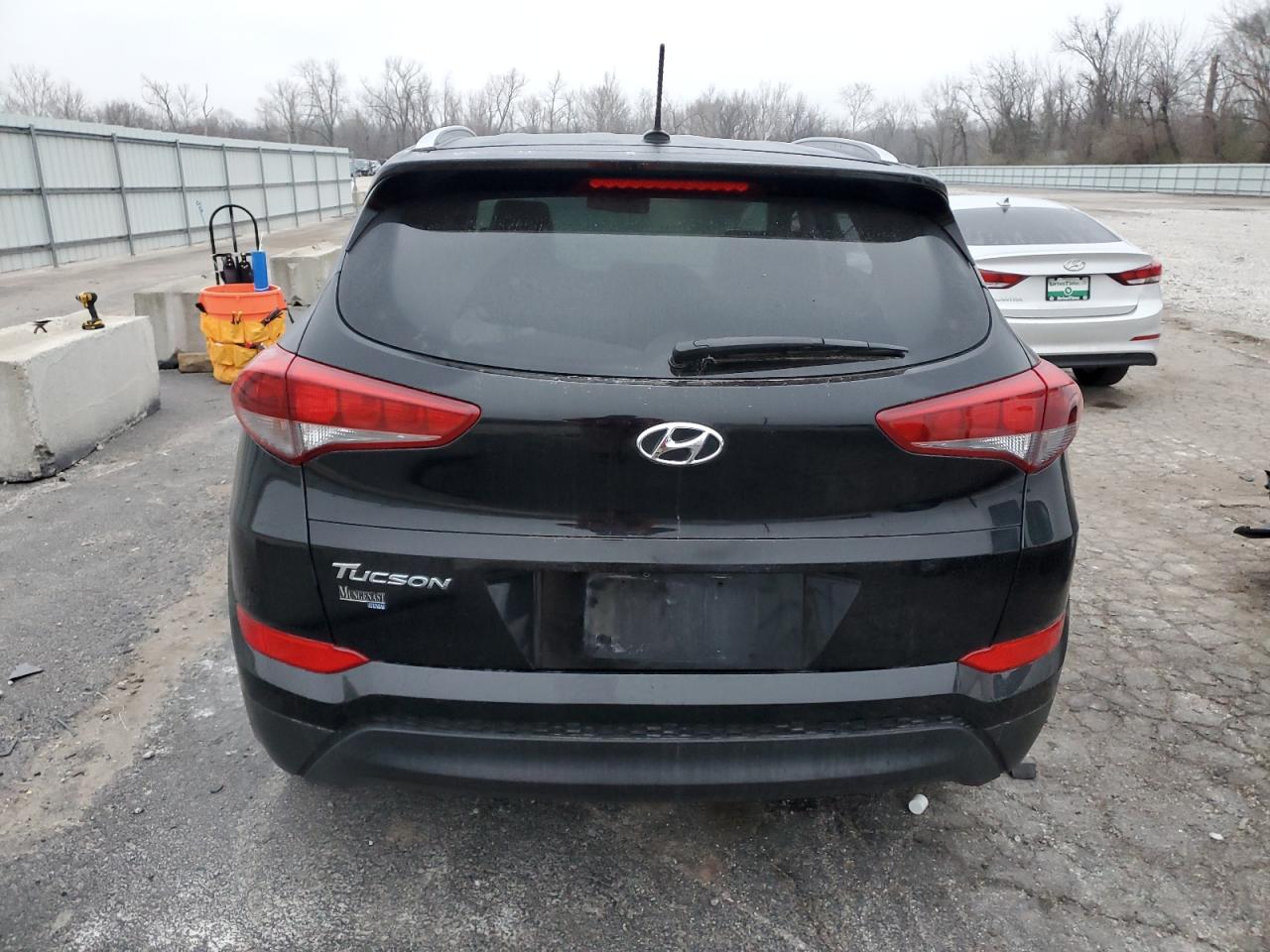 KM8J33A42GU054817 2016 Hyundai Tucson Limited