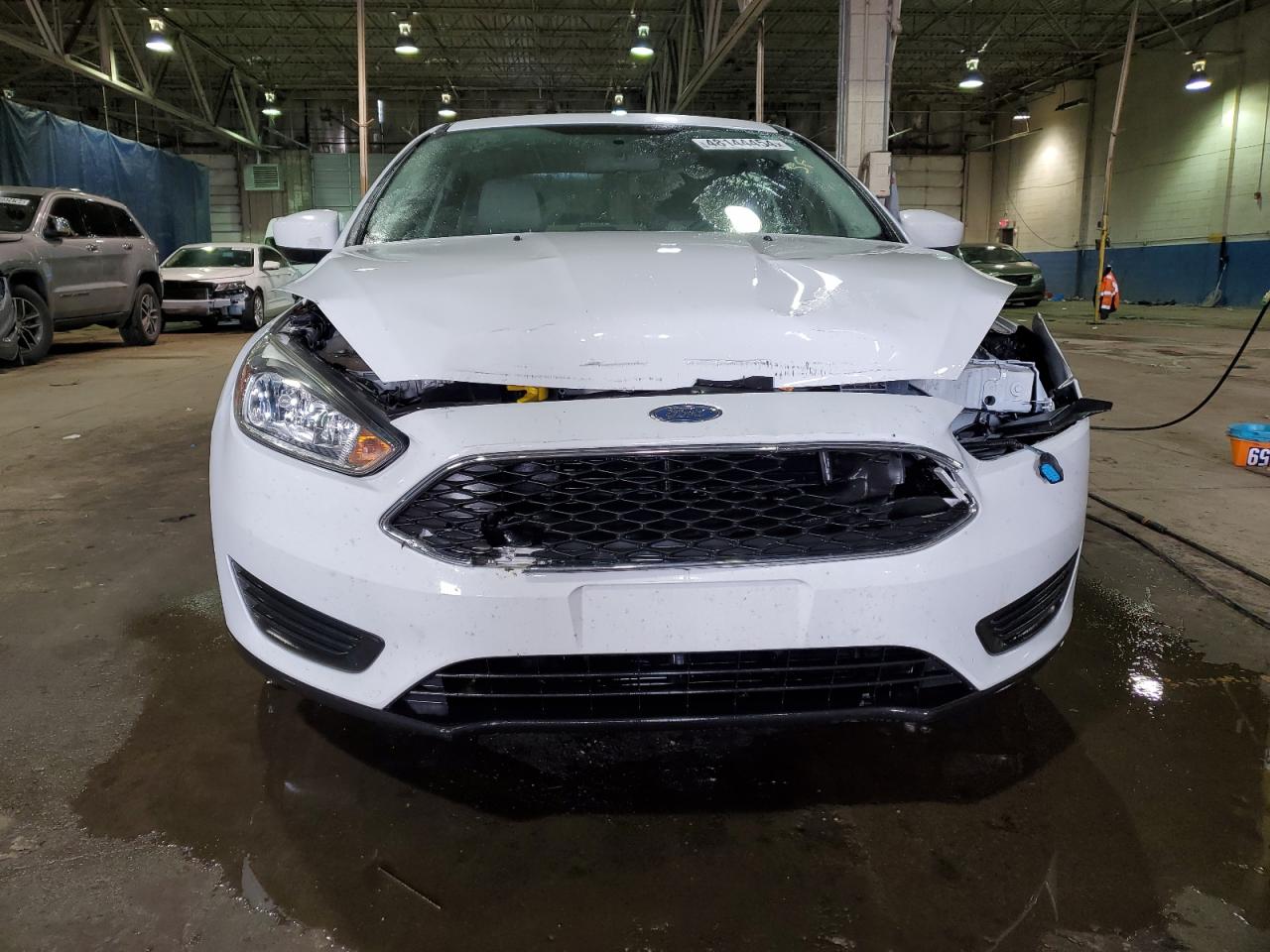 2018 Ford Focus Se vin: 1FADP3FE5JL260871