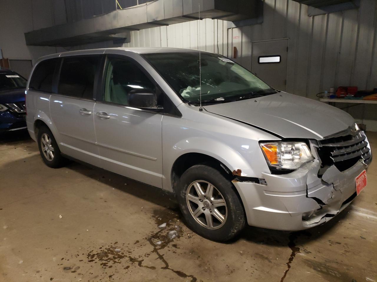 2A4RR2D15AR456279 2010 Chrysler Town & Country Lx