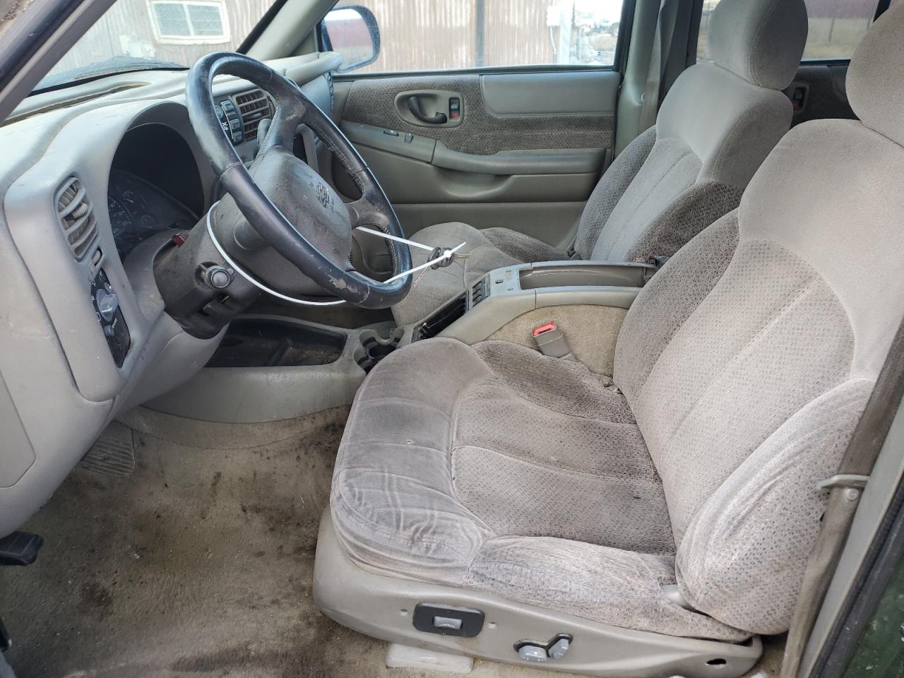 1GNDT13W81K205528 2001 Chevrolet Blazer