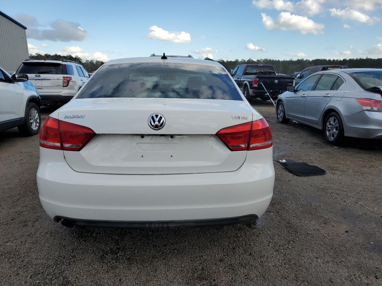 1VWBS7A32EC032696 2014 Volkswagen Passat Se
